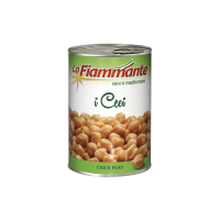 Una lattina di ceci su uno sfondo bianco.