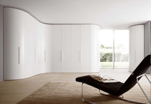 ampio armadio bianco