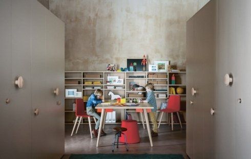 bambini studiano sulla scrivania