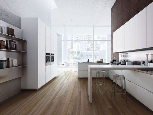 cucina con arredamentodi colore bianco