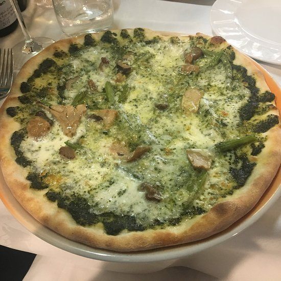 pizza bianca con funghi e pesto