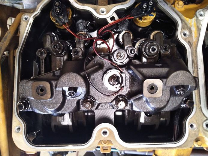 A close up of the inside of a motorcycle engine