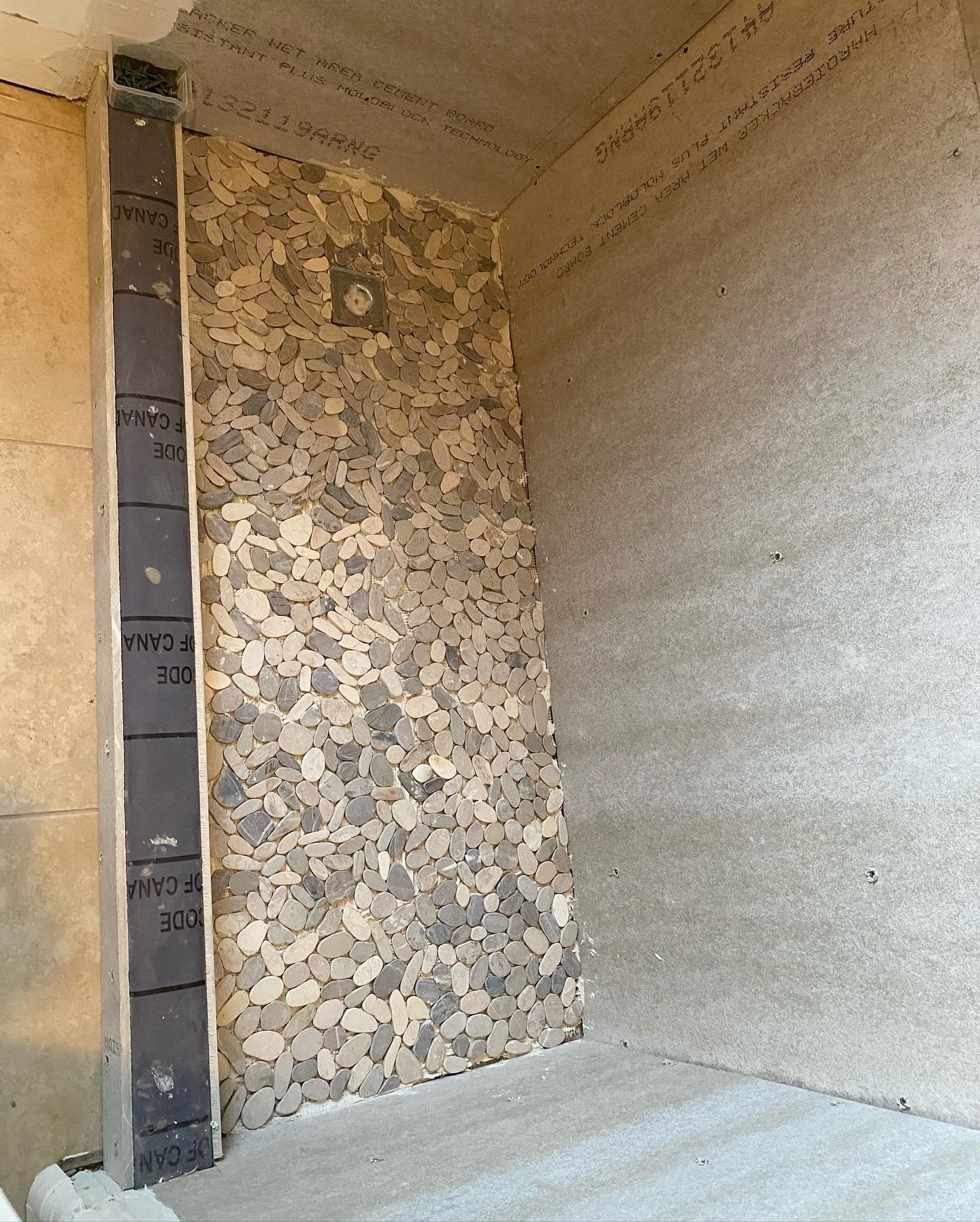 A room with a stone wall and a concrete floor