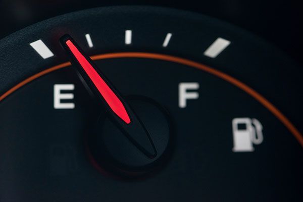 A close up of a fuel gauge showing that it is empty | Lex Brodies