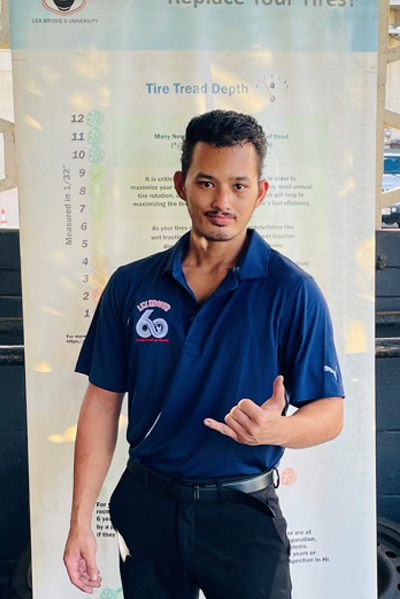 A man in a blue shirt with the number 60 on it | Lex Brodies