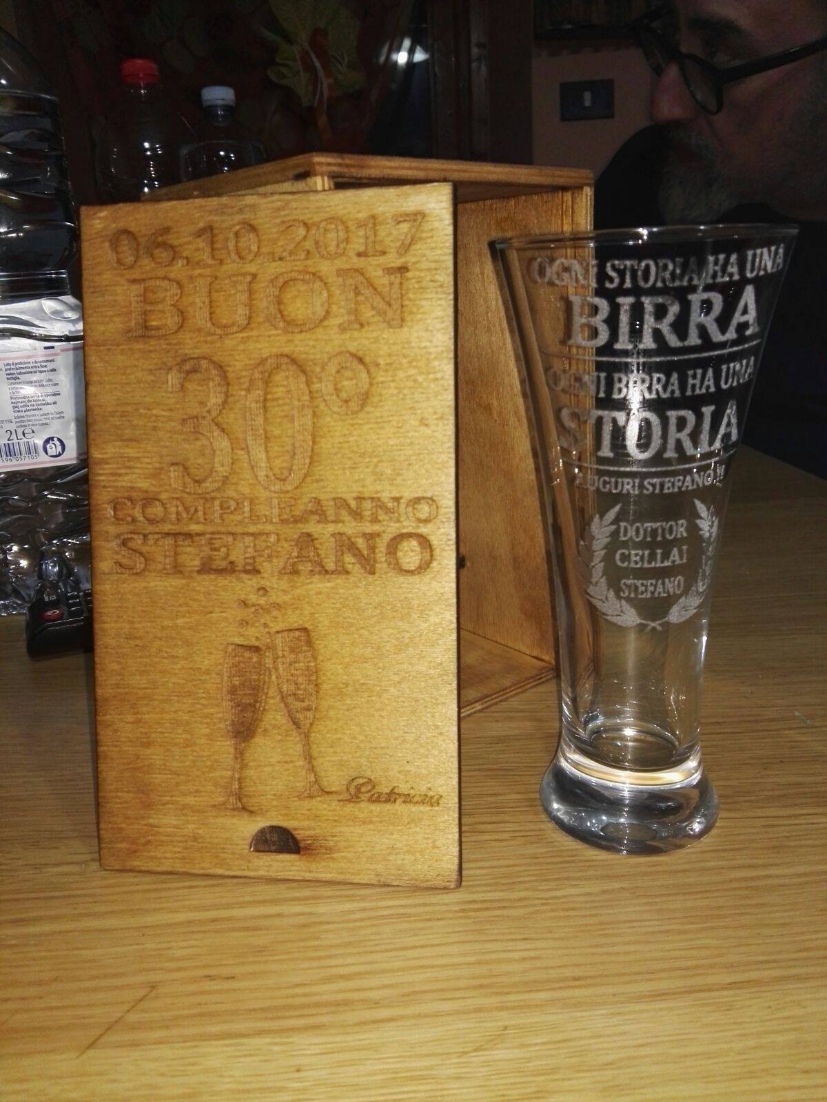 scatola in legno e bicchiere personalizzati