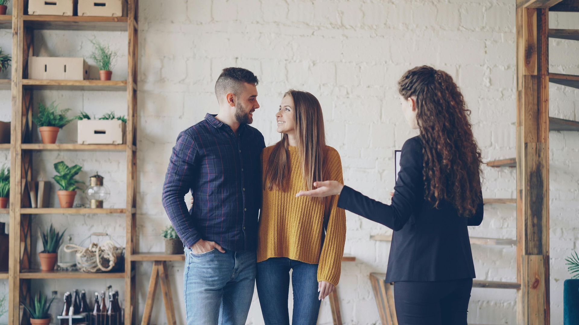 An agent talking with a couple.