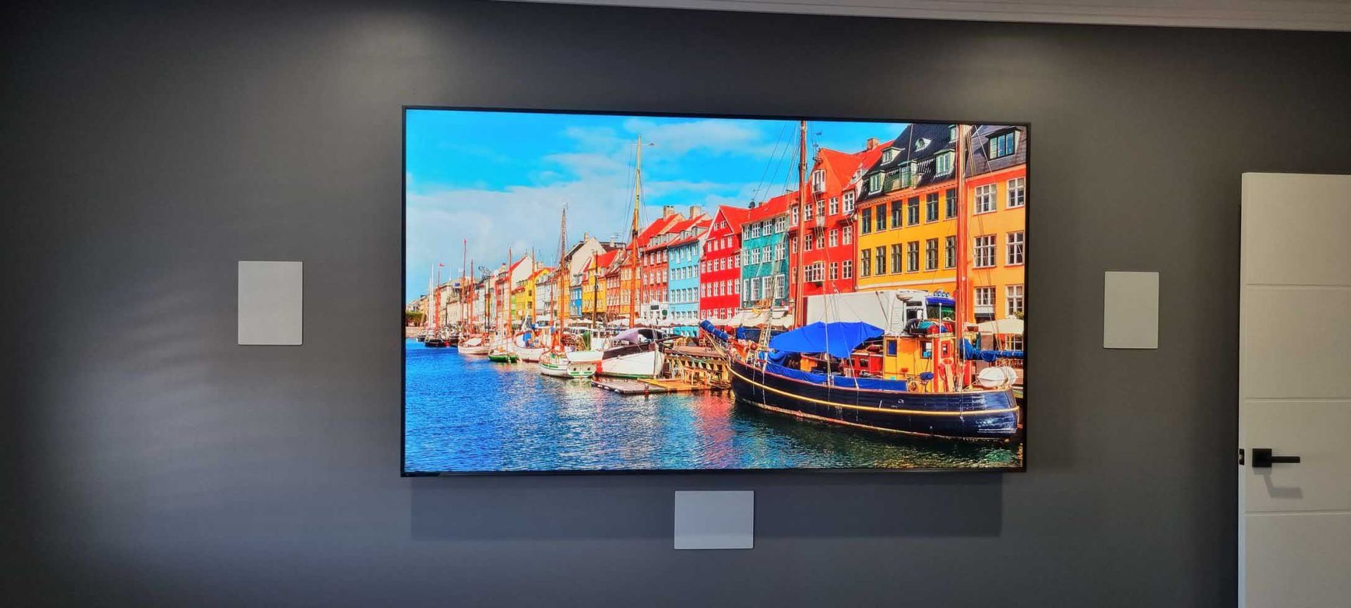 Coloured Screen — Toowoomba, QLD — Garden City Antennas