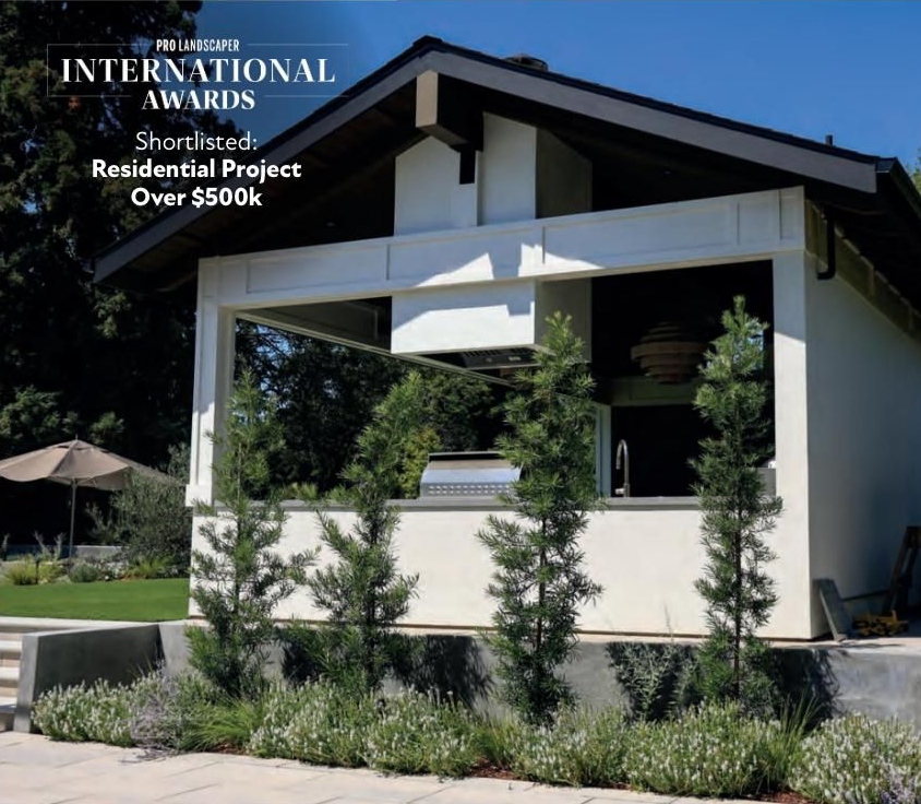 Rich Residence in California featuring hedge planting 