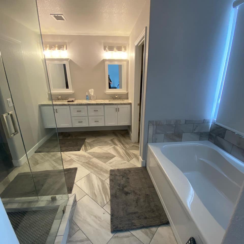 A bathroom with two sinks and a bathtub