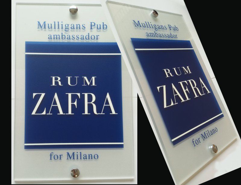 Targa di una ditta stampata su Forex