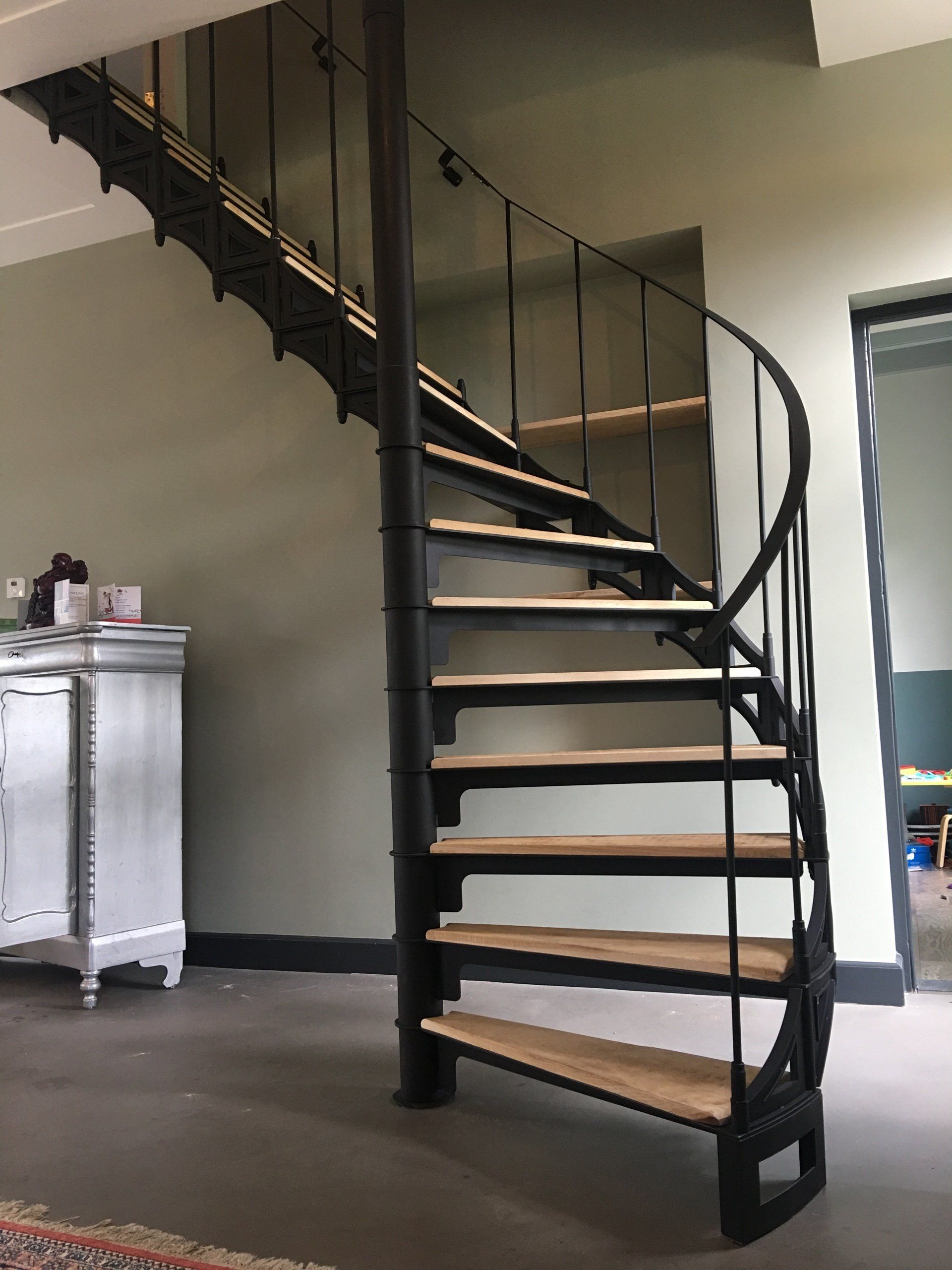 vintage stalen wenteltrap