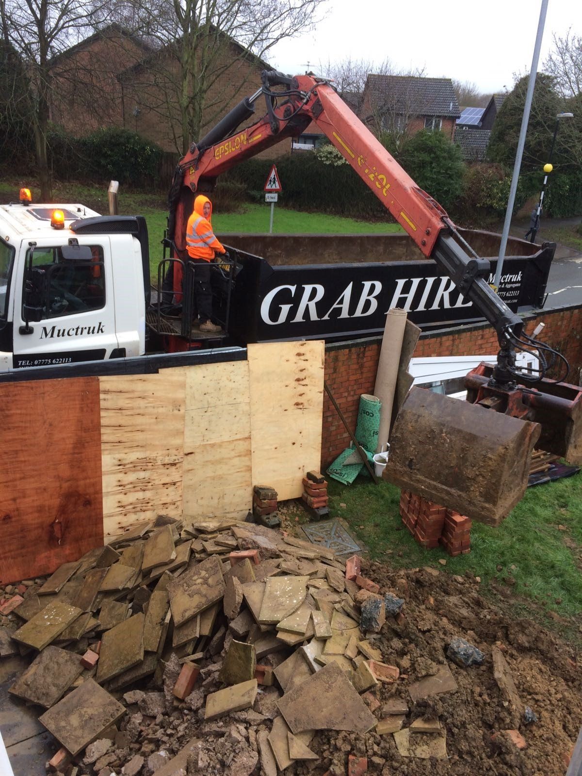 Muctruk Grab Hire, Aggs & Bags_Grab hire_Bedfordshire_grab lorry hire