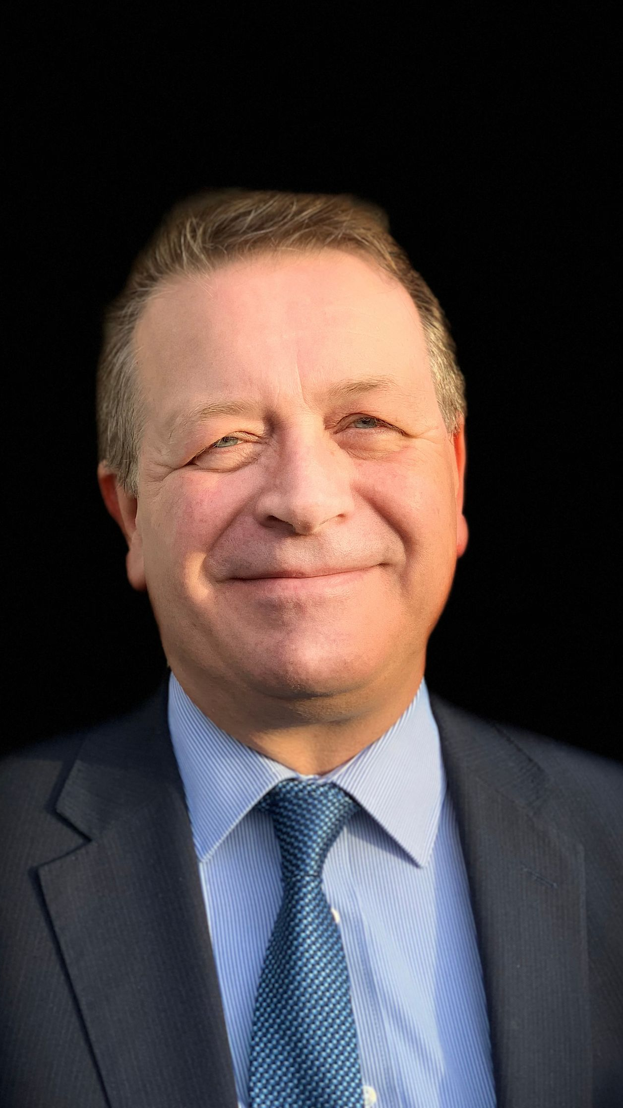 Oliver Blunt, Consultant 