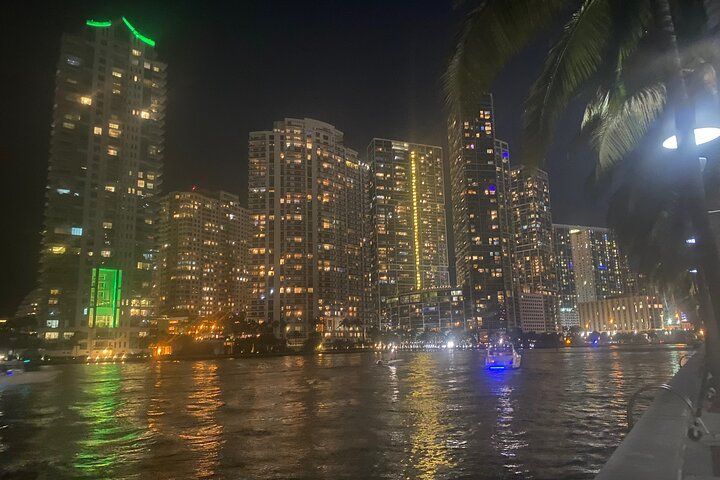 Miami Skyline 90 Min Evening Cruise on Biscayne Bay