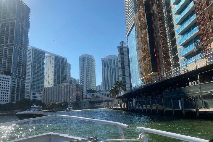 Miami: 90-Minute Skyline & South Beach Millionaire Homes Cruise & Hard Rock Meal