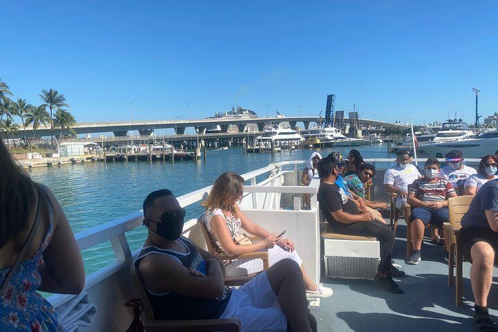 Miami 90 minute Cruise on Biscayne Bay & Free Drink