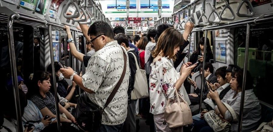 Using cell phones on the subway in Japan