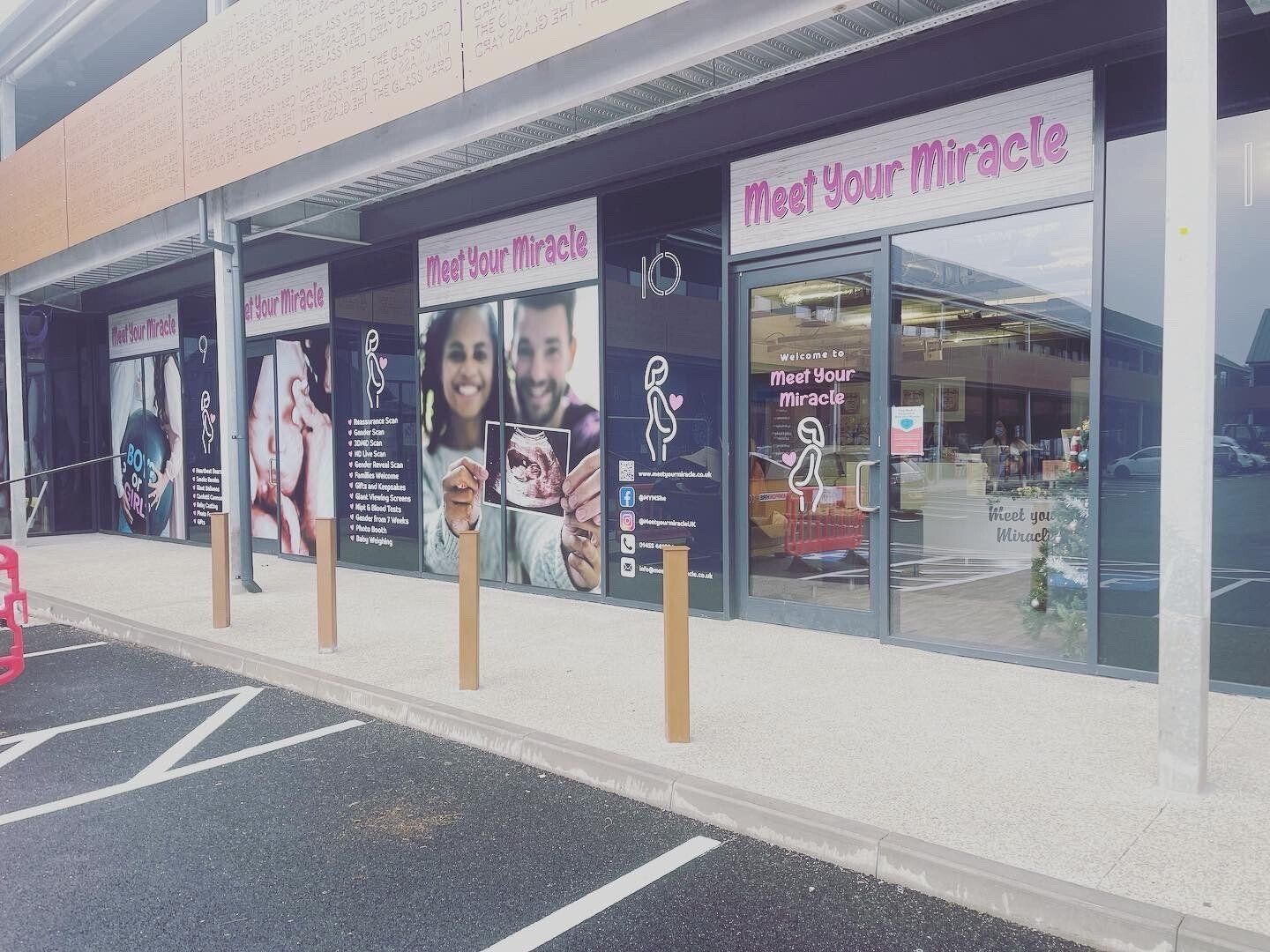 A store front with a sign that says meet your miracle