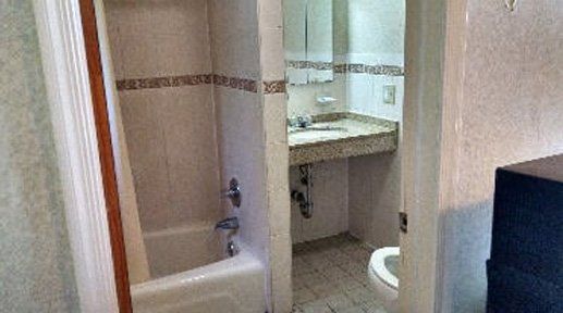 Bathrooms - Cheap rooms in Secaucus, NJ