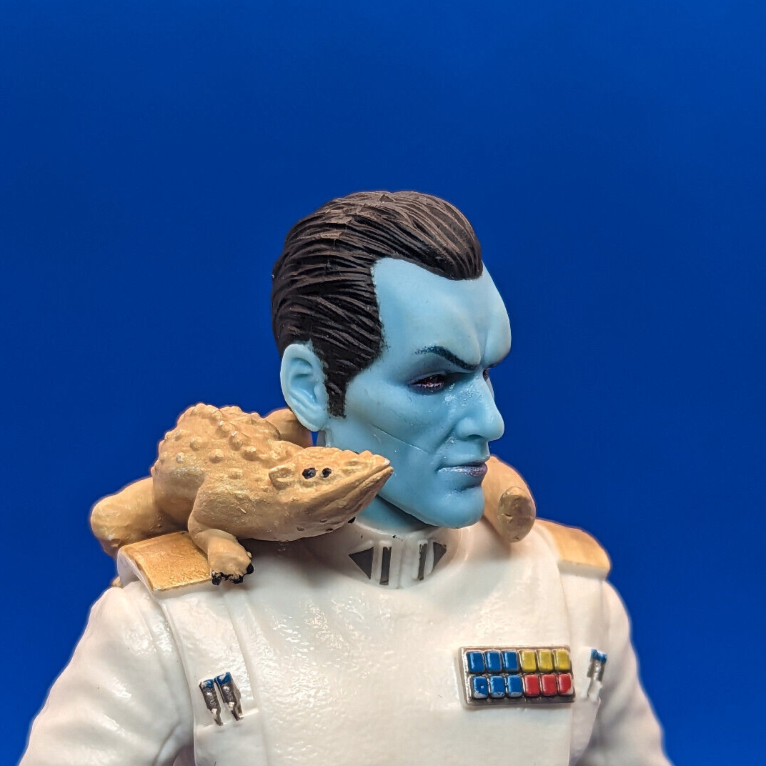 Thrawn and his pet ysalamari