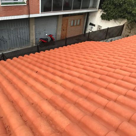 limpiar y reparar desperfectos en tejado de chalet, en Lorca