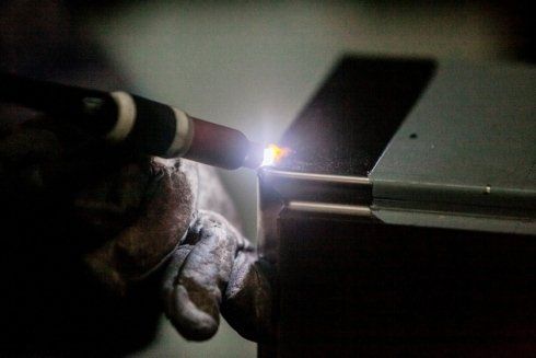 operazione di saldatura a Milano