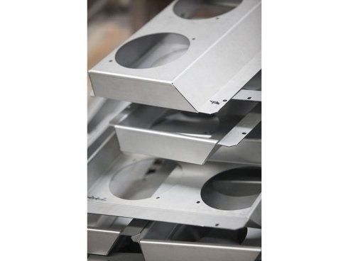 componenti con fori sottoposte a piegatura a Milano