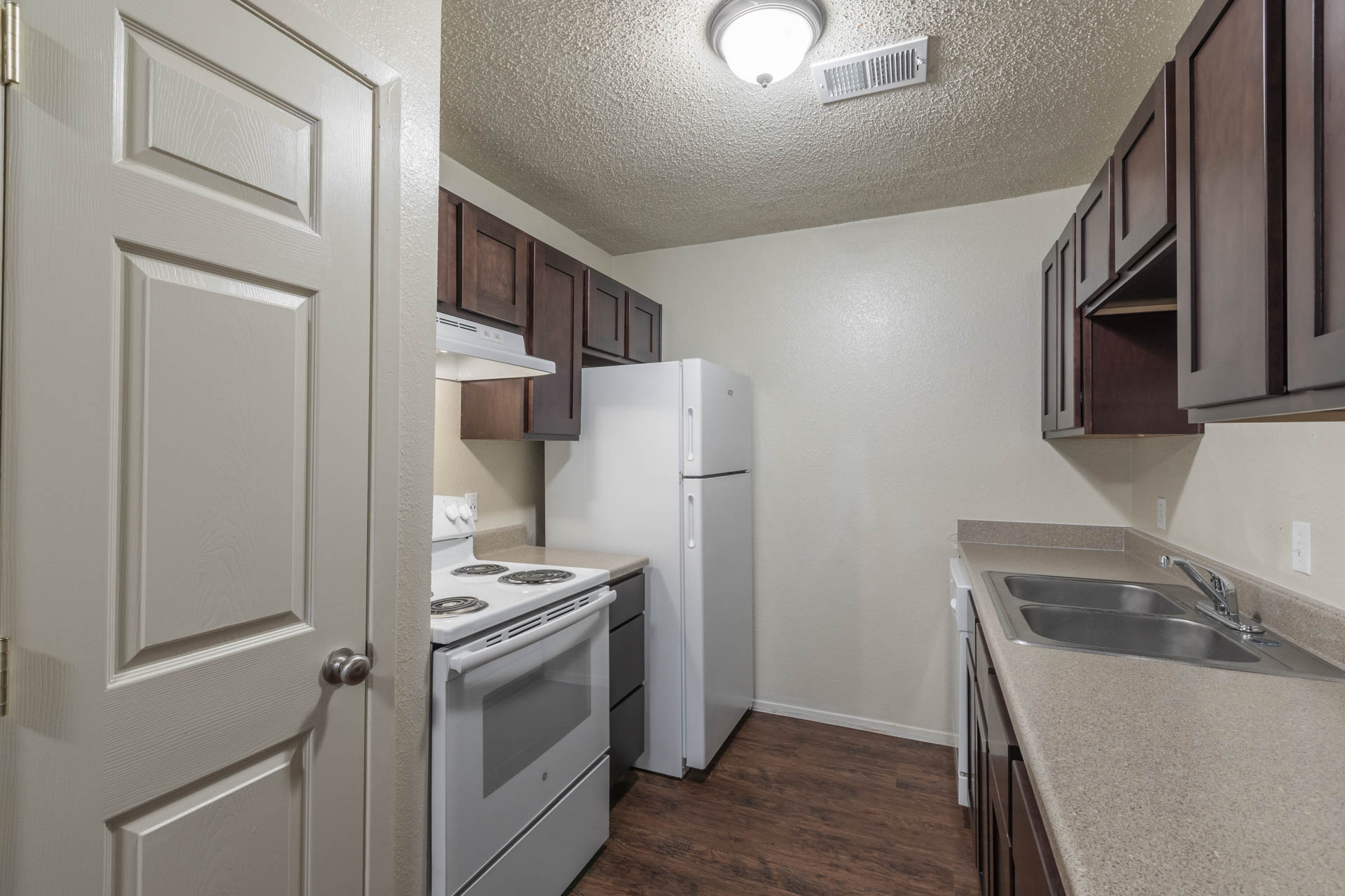2 Bd/2Ba at 1900 Live Oak