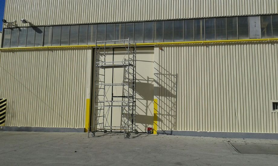 Verniciatura di un capannone industriale