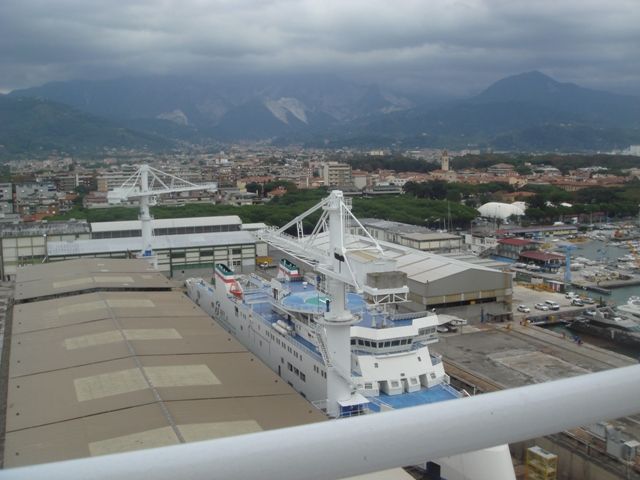 Intervento di verniciatura in un cantiere navale