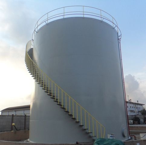 Sabbiatura di un serbatoio