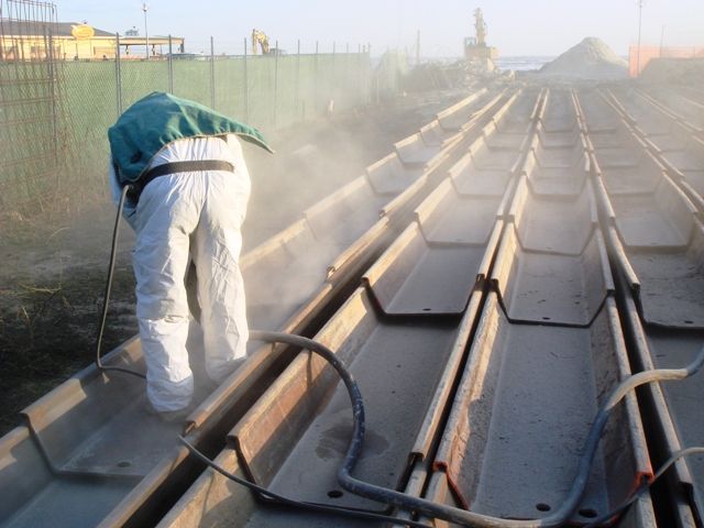 Trattamento anticorrosivo di una palancolato metallico