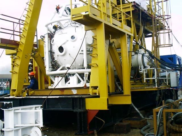 Verniciatura della struttura di un offshore