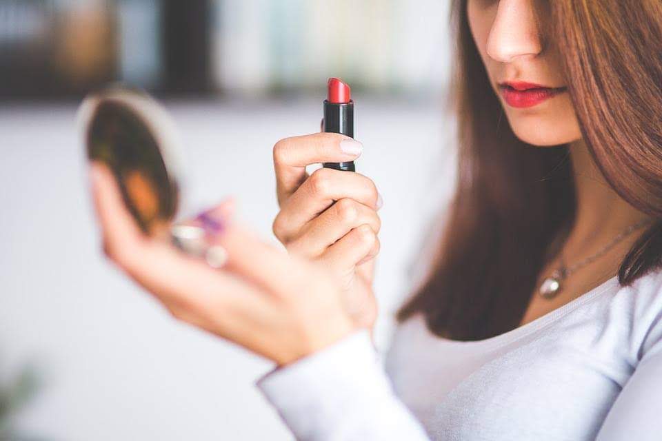 makeup lessons  lipstick cover up foundation colour match  makeup technique face contour  eyeshadow
