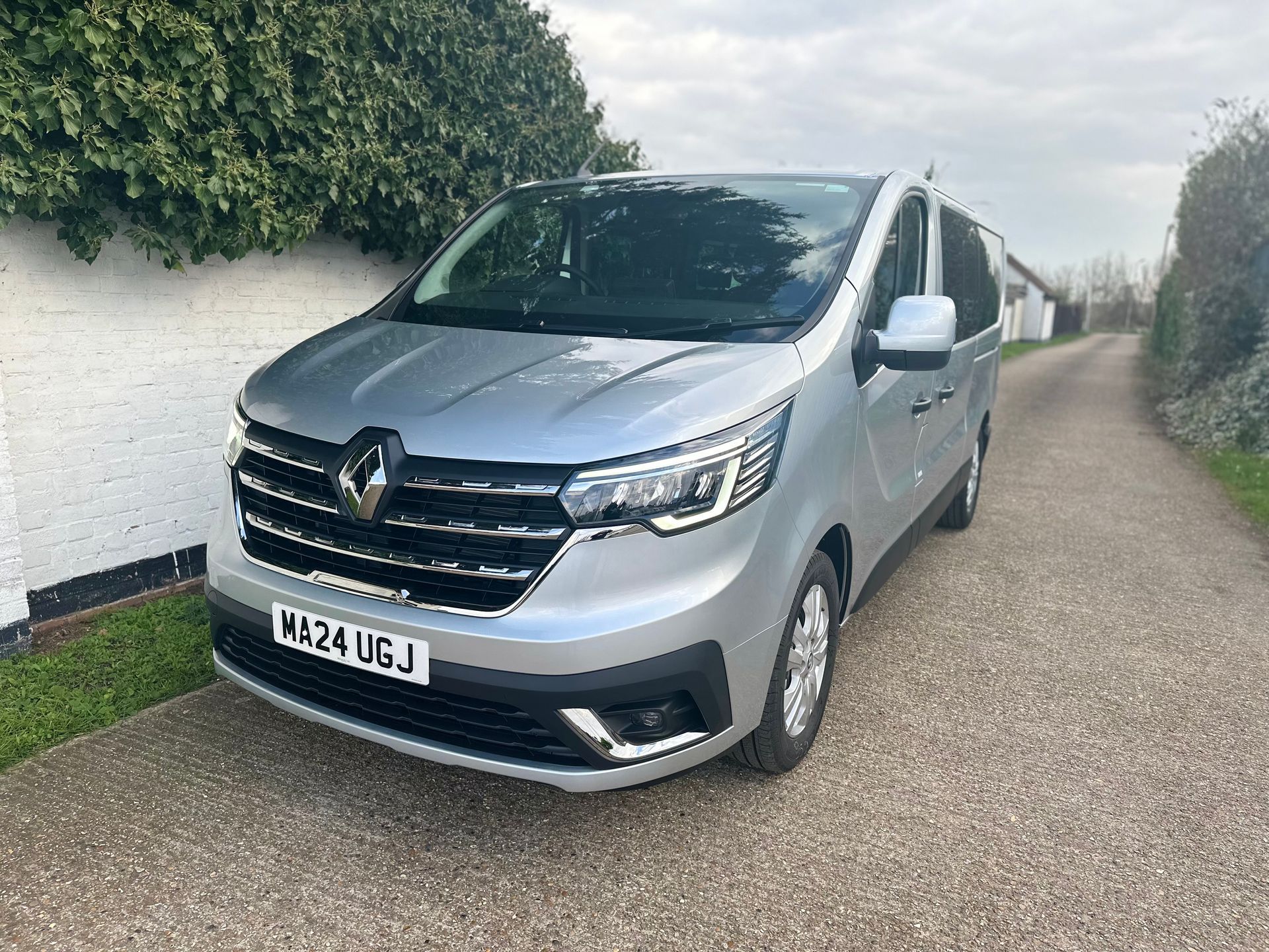 8-9 seat minibus hire , luxury minibus hire, minibus hire, self drive minibus hire, rent a minibus, minibus rental, rent a 9 seater, uk minibus hire, European minibus hire, rent a mini- bus to take aborad, renault trafic sport and red addition