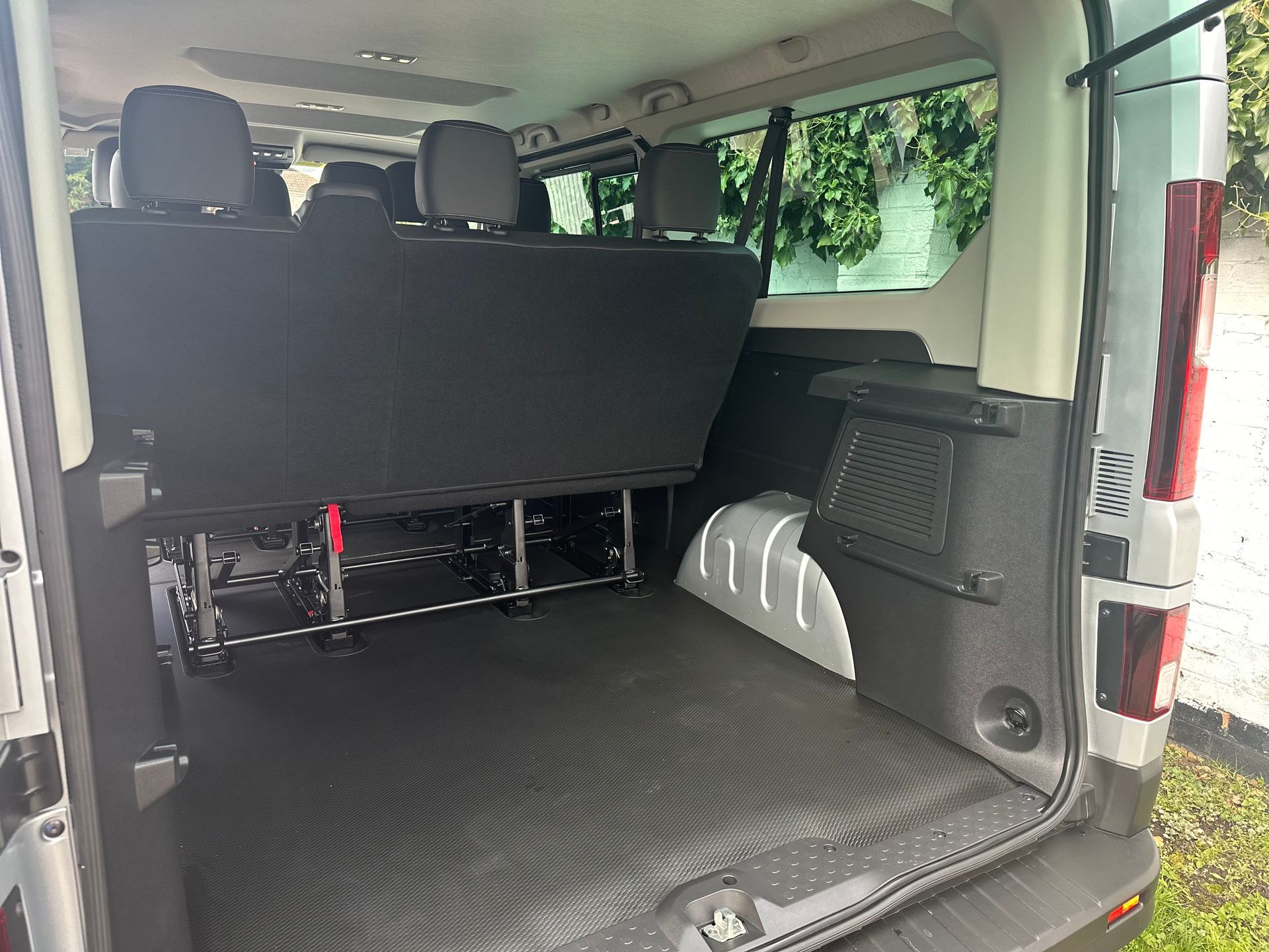 8-9 seat minibus hire , luxury minibus hire, minibus hire, self drive minibus hire, rent a minibus, minibus rental, rent a 9 seater, uk minibus hire, European minibus hire, rent a mini- bus to take aborad, renault trafic sport and red addition