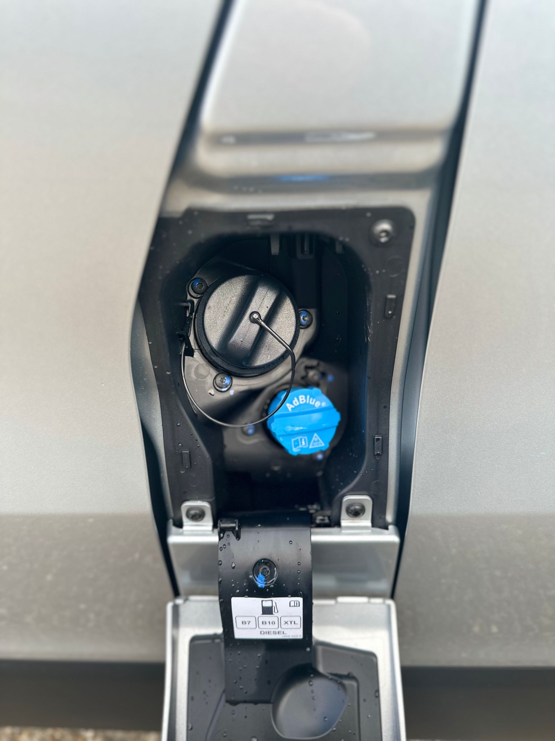 8-9 seat minibus hire , luxury minibus hire, minibus hire, self drive minibus hire, rent a minibus, minibus rental, rent a 9 seater, uk minibus hire, ULEZ compliant, European minibus hire, rent a mini- bus to take aborad, renault trafic sport and red addition