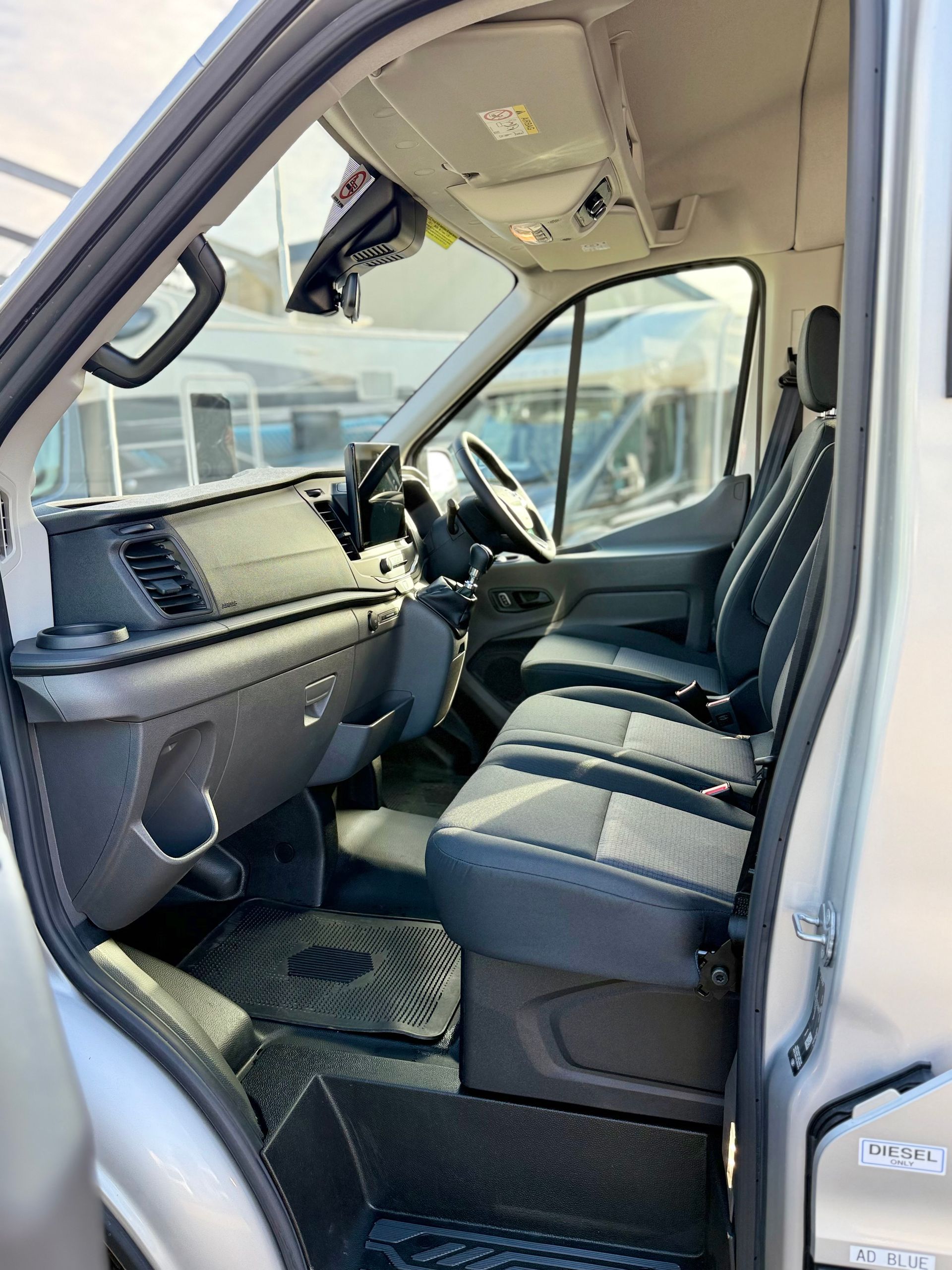 minibus hire with 14 and 15 seats perfect for holidays, wedding, transporting staff, hen do, stag do, events, minibus rental you can drive yourself, UK and European travel