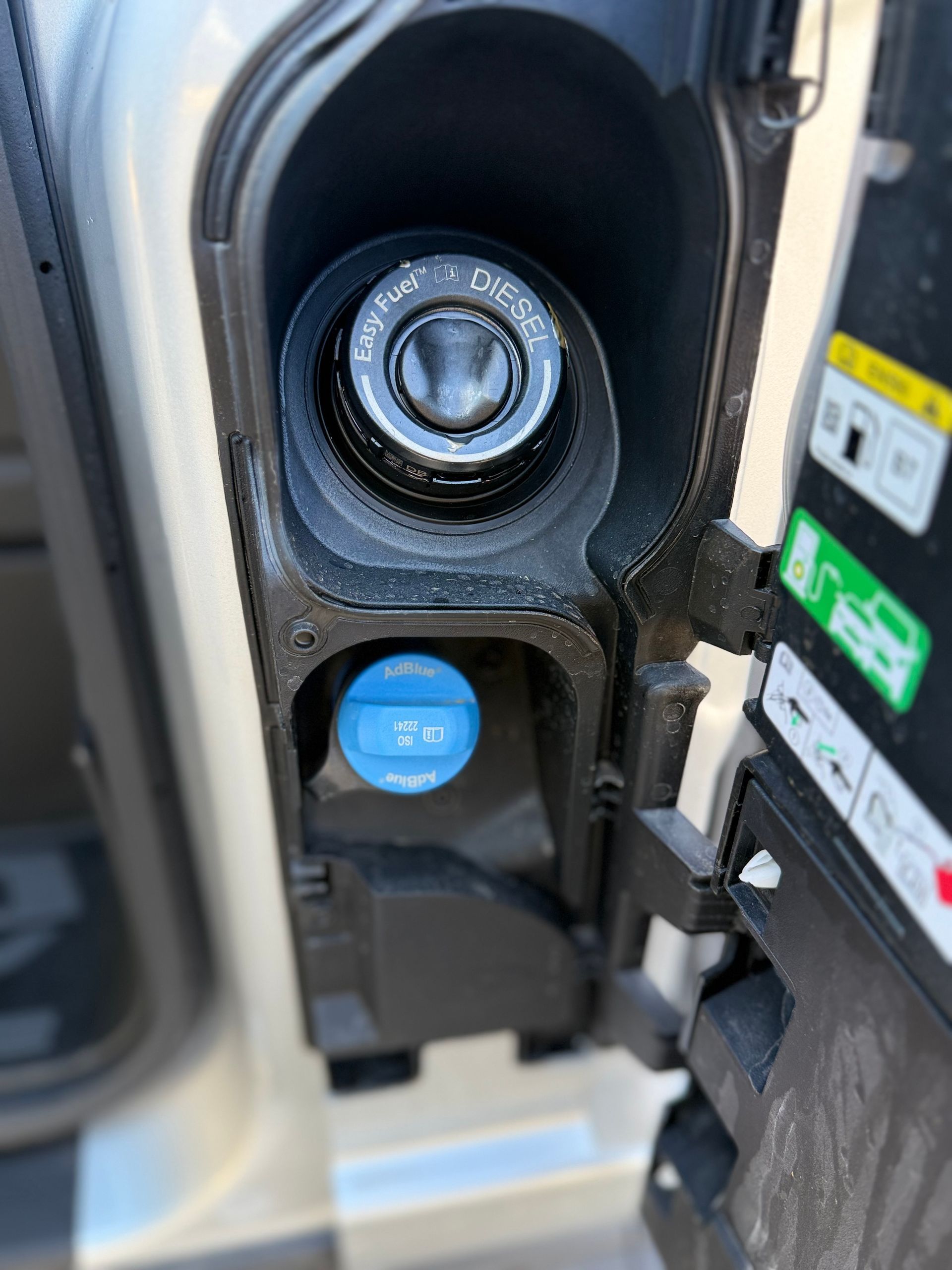 minibus hire people mover with 14 and 15 seats perfect for holidays, wedding, transporting staff, hen do, stag do, events, minibus rental you can drive yourself, UK and European travel