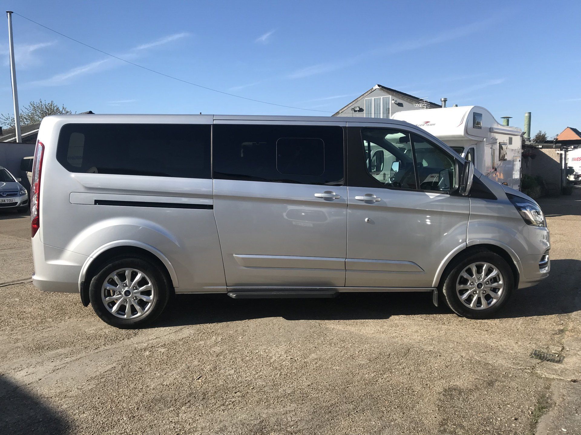 luxury 7, 8 and 9 seat minibus people carrier hire essex havering east london