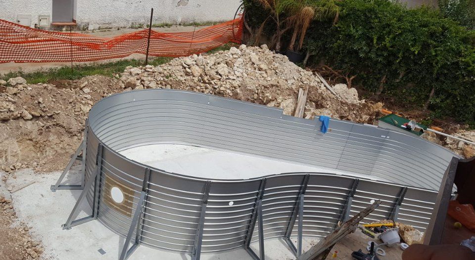 assemblaggio piscina