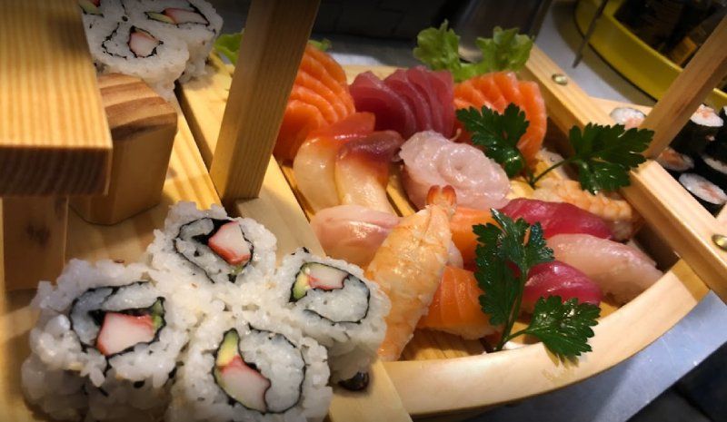 barca sushi del ristorante fusion