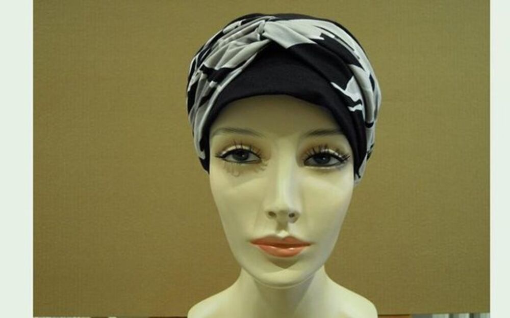 Turbante con fascia decorata