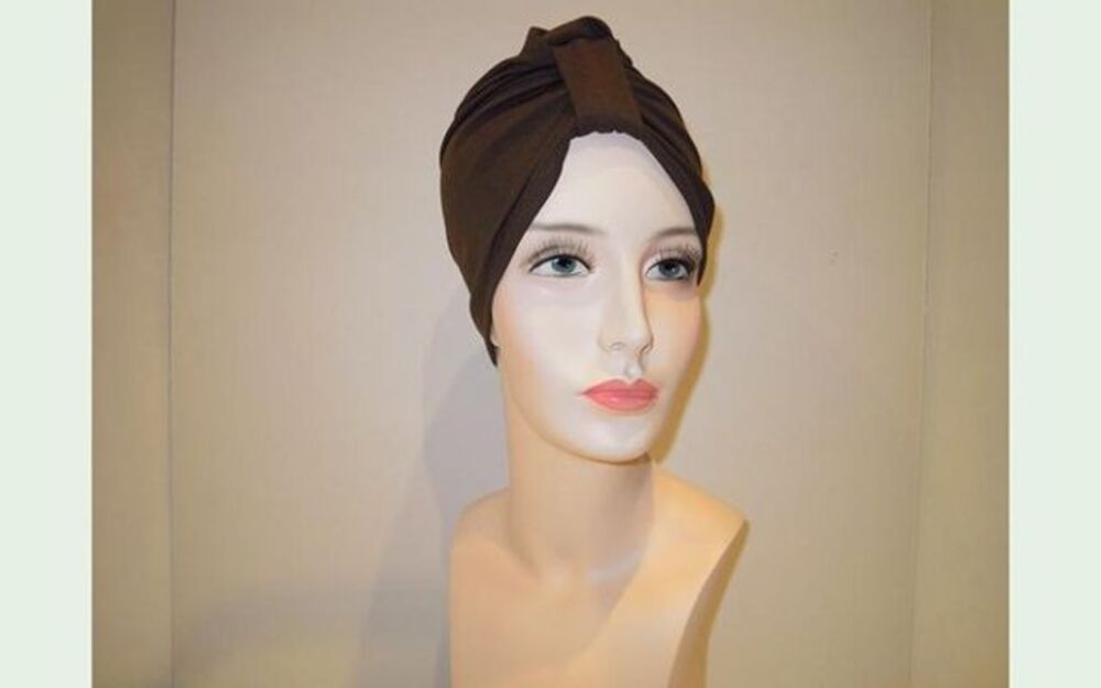 Turbante con fascia scura