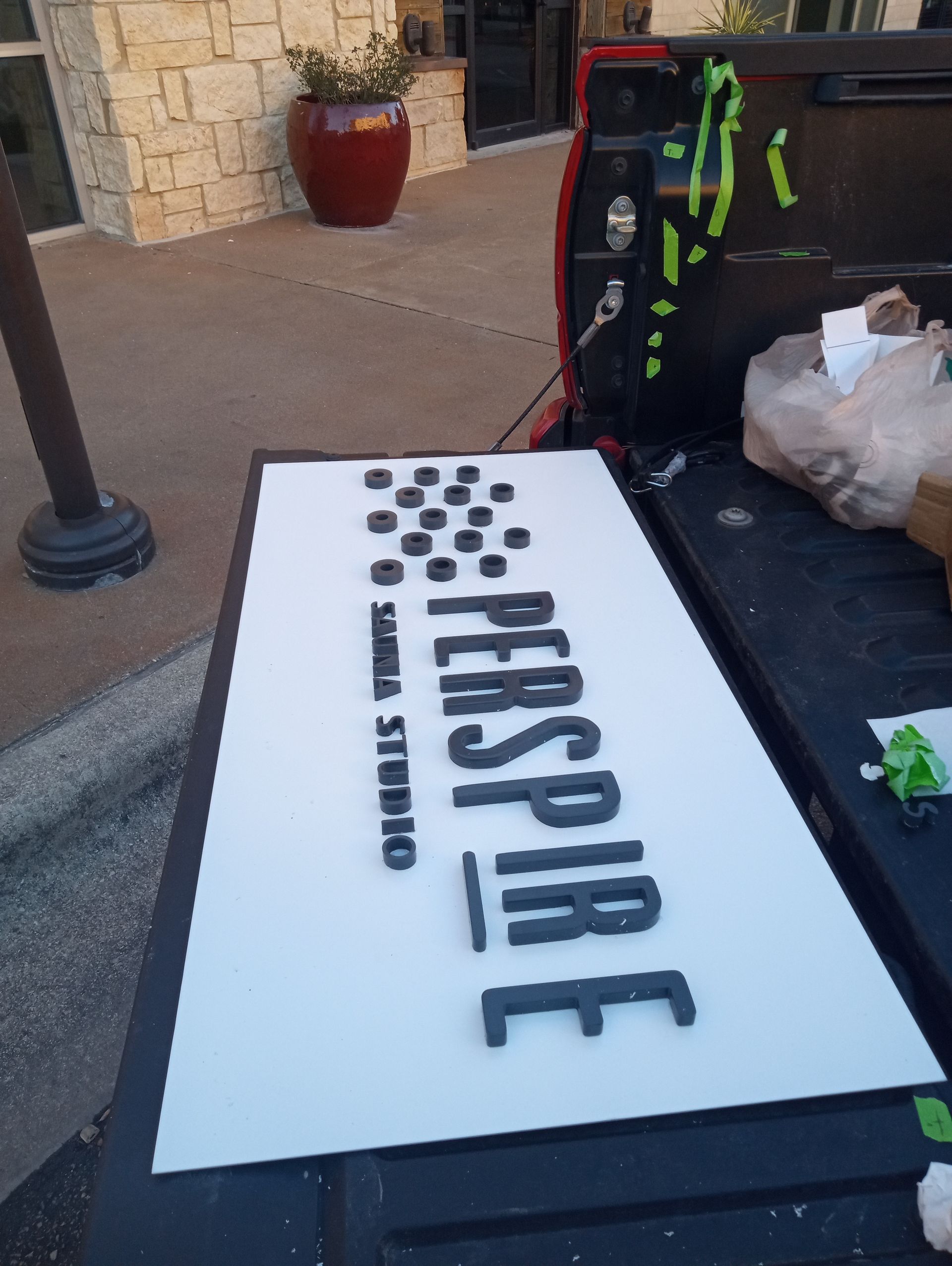 A row of cars are parked in front of a store called eloloapan.