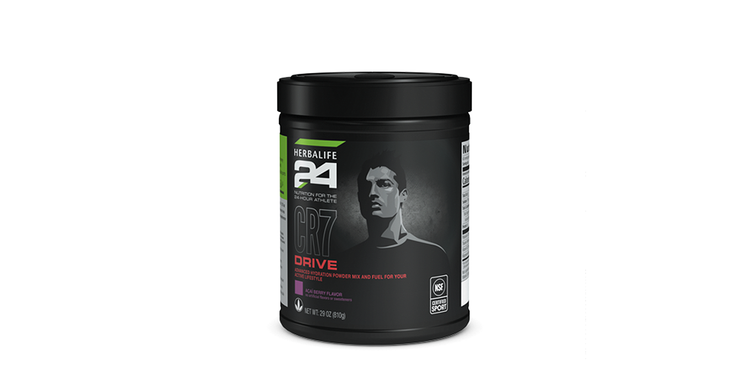 Un recipiente negro de proteína en polvo Herbalife24 Rebuild Strength que presenta el retrato de una persona en la etiqueta.