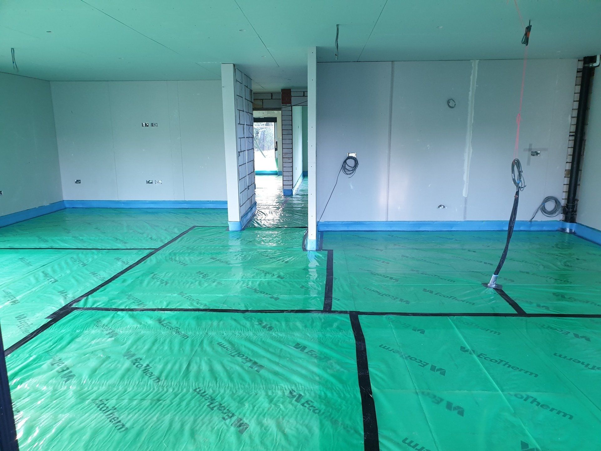 Floor fully prepared, ready for the liquid screed installation.