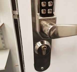 We offer 24/7 emergency locksmiths
