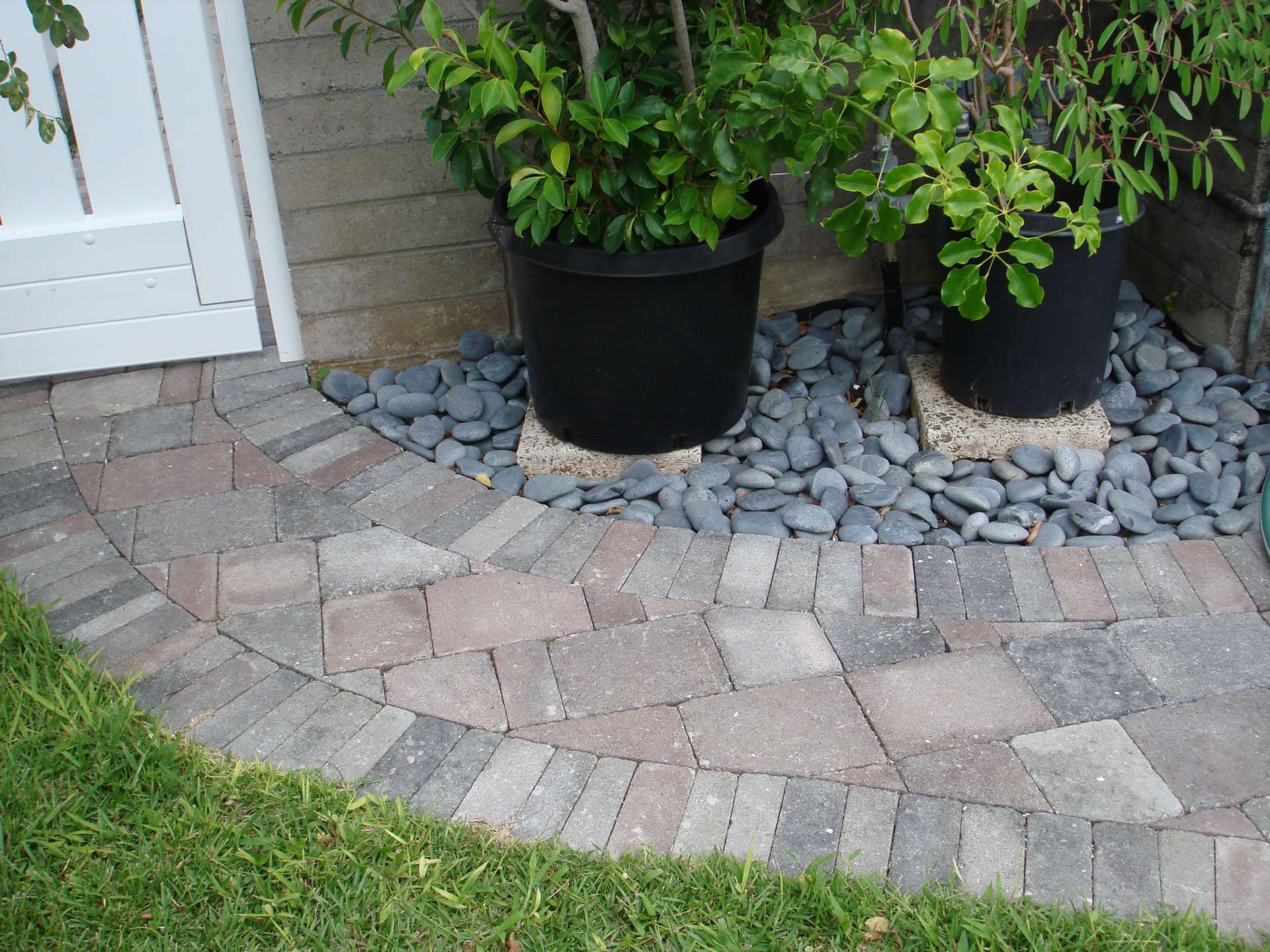old+country+stone+paver+walkway+by+futura+stone-min-1920w.JPG